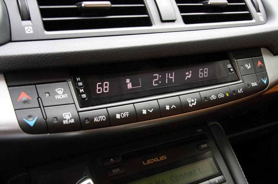  Lexus CT200h 2010 года  (фото 131 из 266)